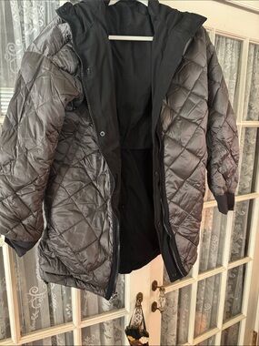 Athleta Quilted Puffer Jacket in Charcoal and Black
